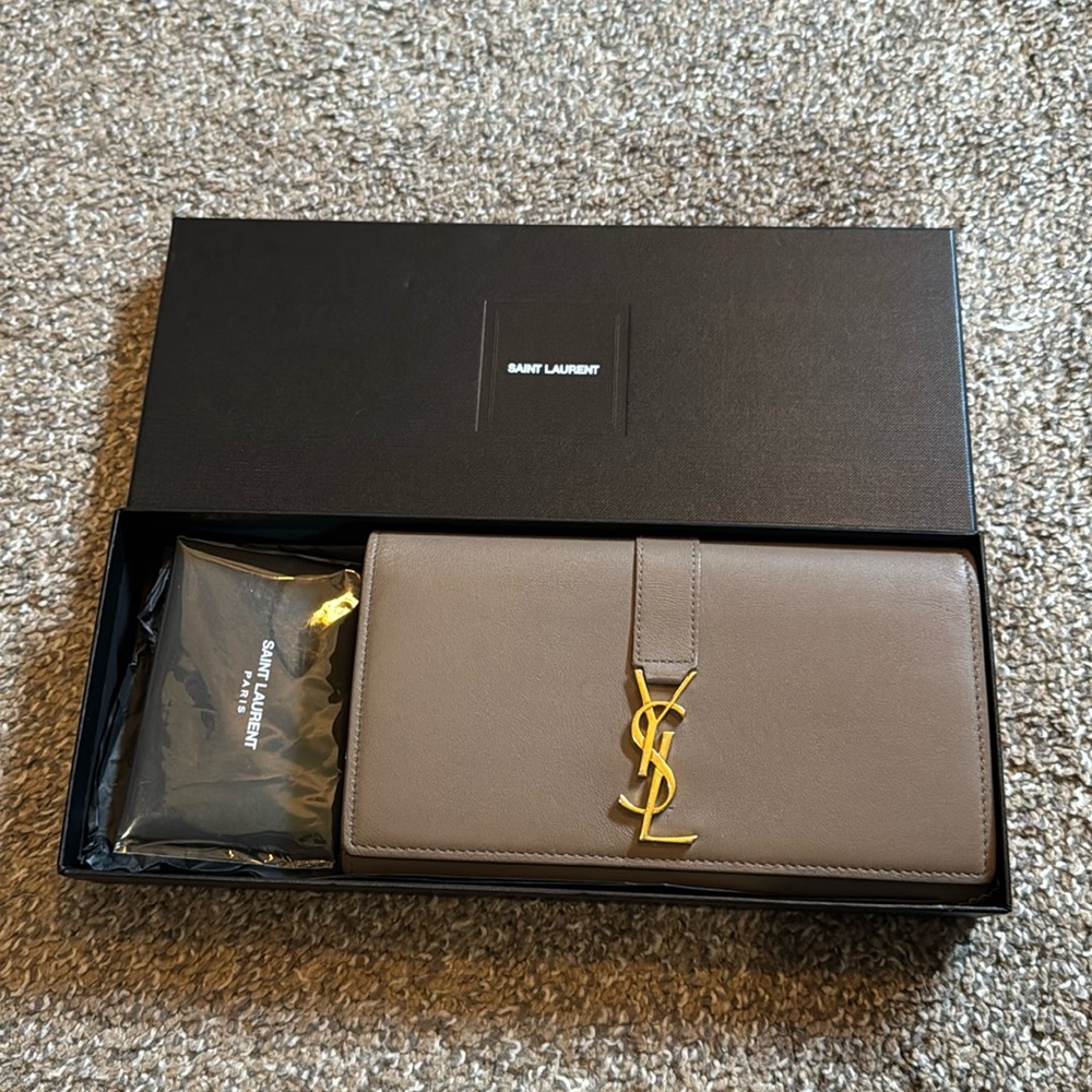 YSL long wallet/ wallet on chain